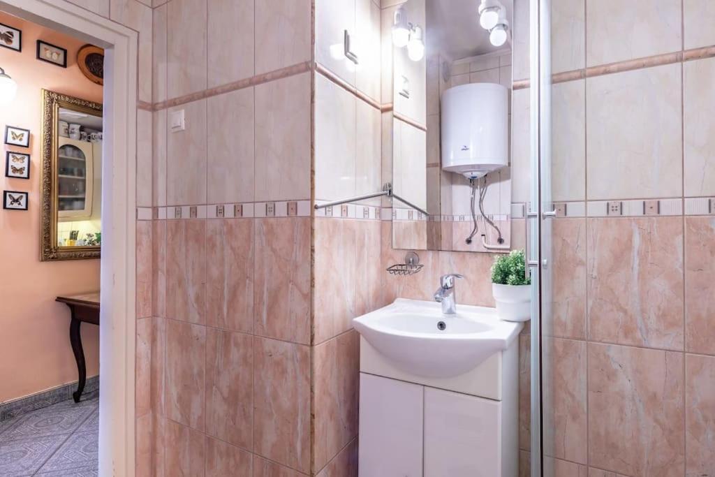 Jozsef-Corvin Central Budapest Extérieur photo