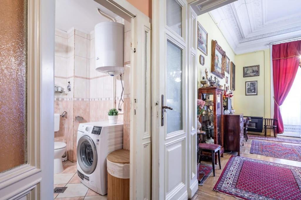 Jozsef-Corvin Central Budapest Extérieur photo