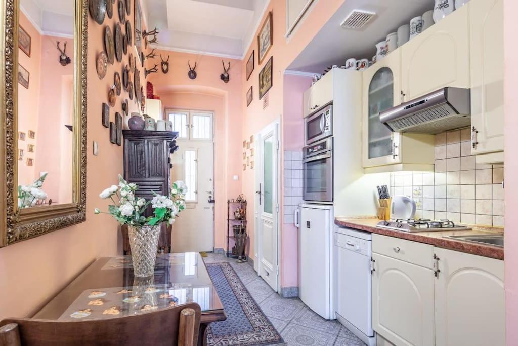 Jozsef-Corvin Central Budapest Extérieur photo