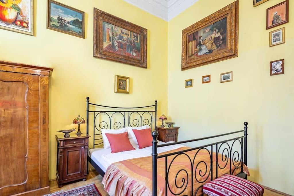 Jozsef-Corvin Central Budapest Extérieur photo