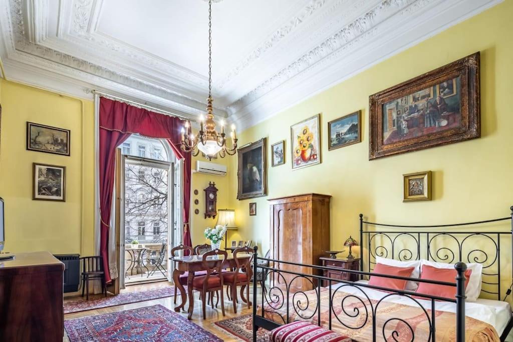Jozsef-Corvin Central Budapest Extérieur photo