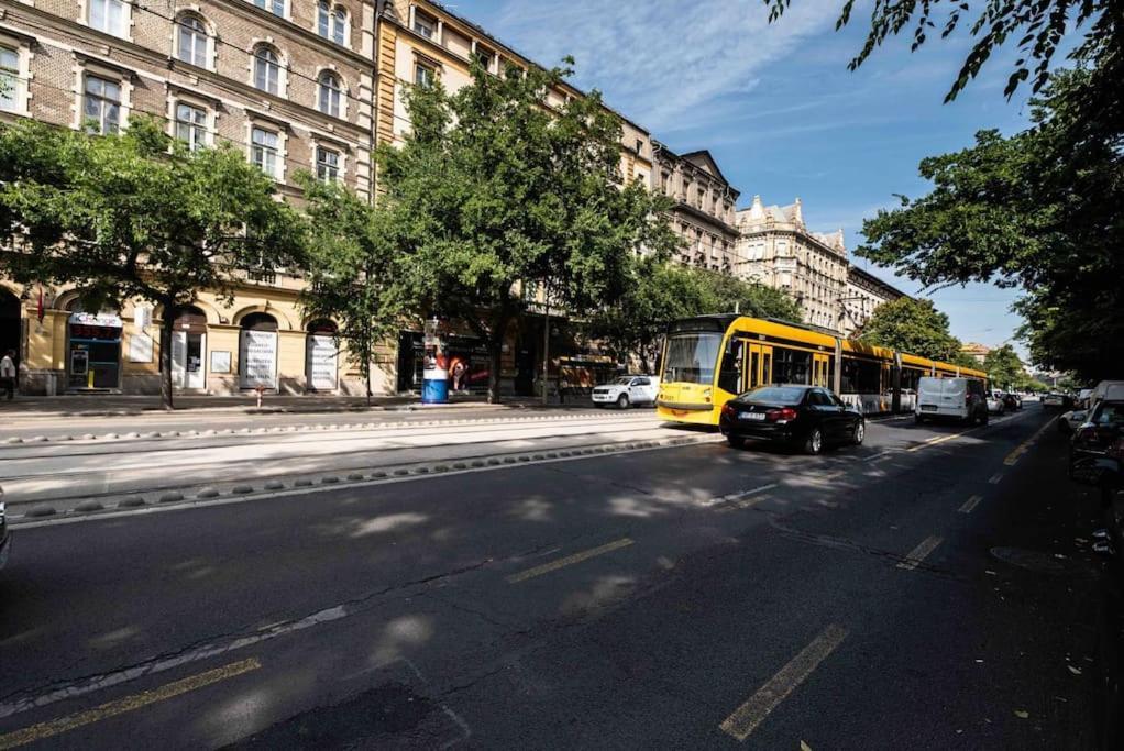 Jozsef-Corvin Central Budapest Extérieur photo