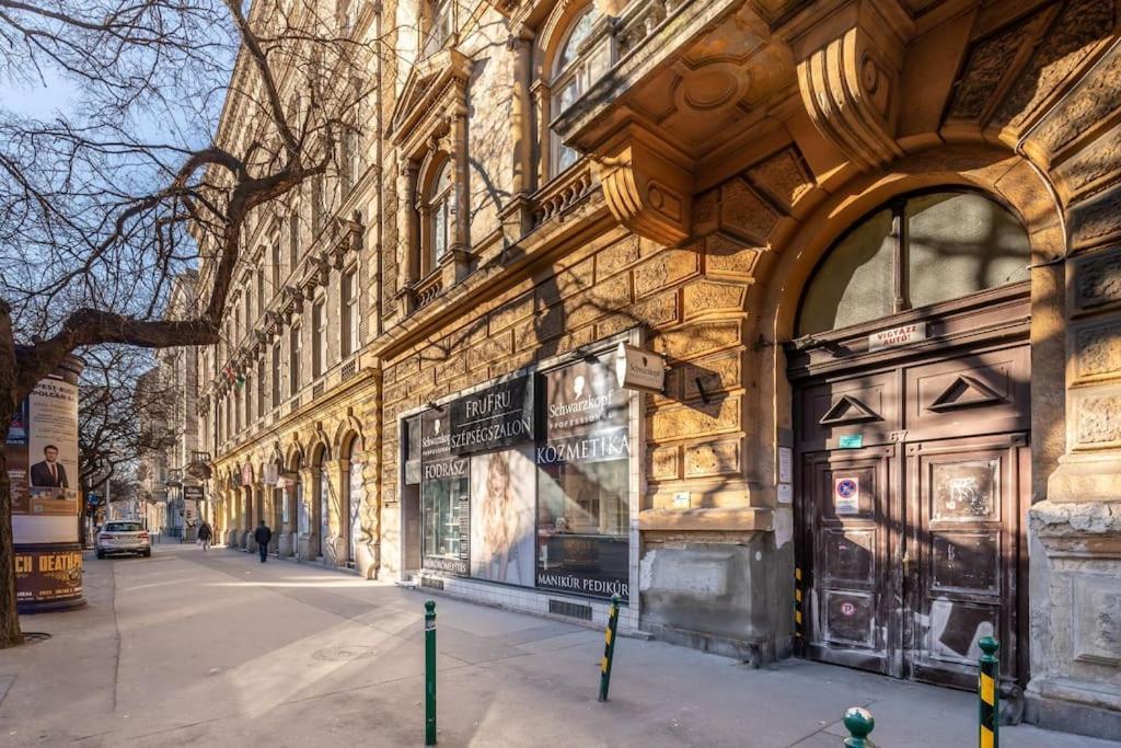 Jozsef-Corvin Central Budapest Extérieur photo
