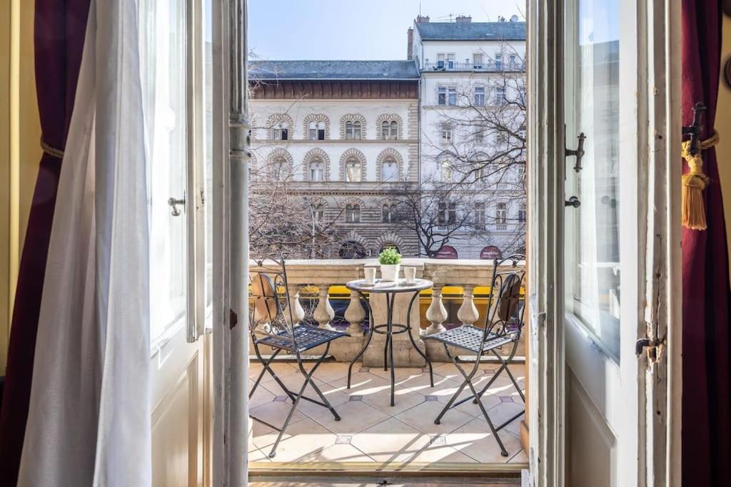 Jozsef-Corvin Central Budapest Extérieur photo