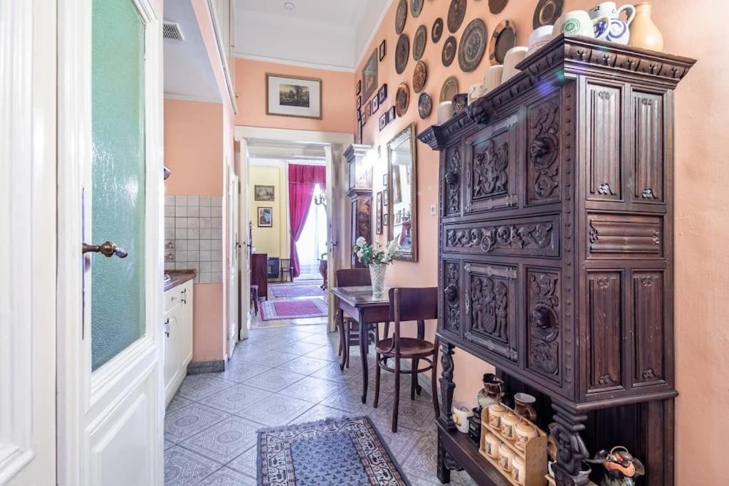 Jozsef-Corvin Central Budapest Extérieur photo