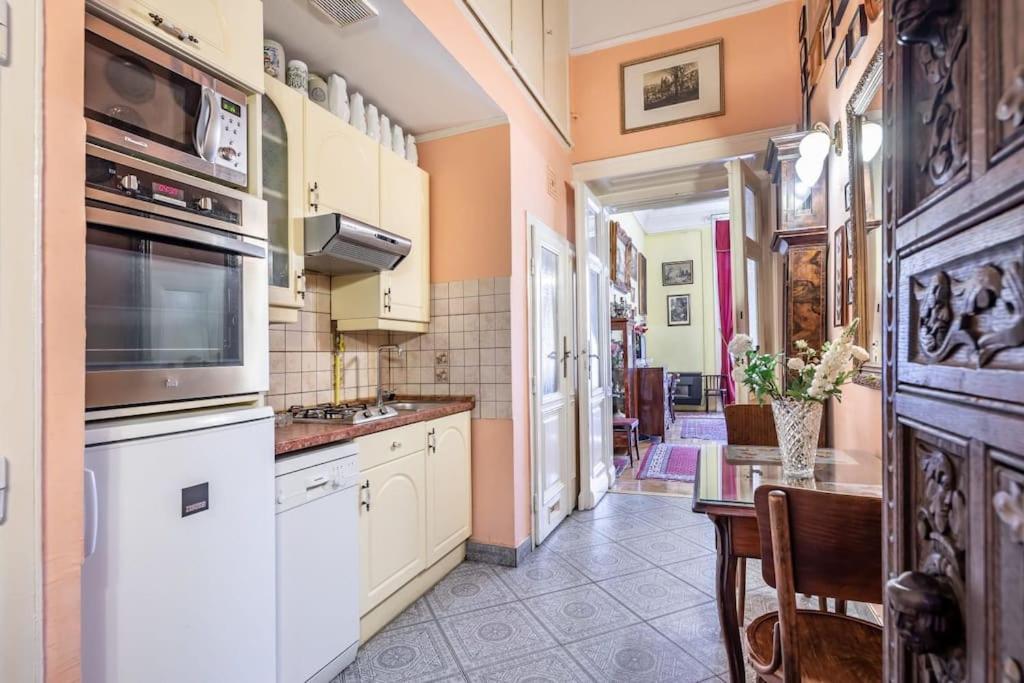 Jozsef-Corvin Central Budapest Extérieur photo